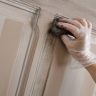 Astuces pour peindre une porte en bois sans laisser de traces