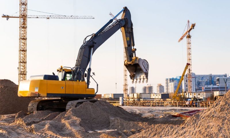 Du mini-pelle à la grue : les engins TP dont vous avez besoin en un seul endroit