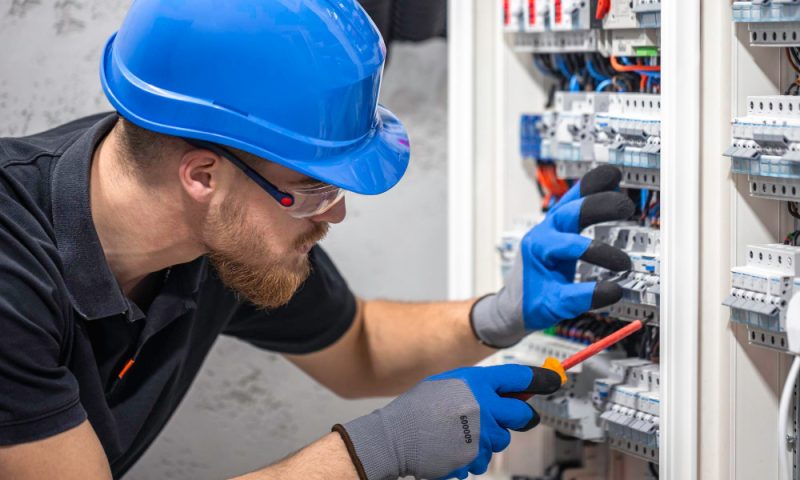 Installation électrique sécurisée : conseils pour vérandas en bois