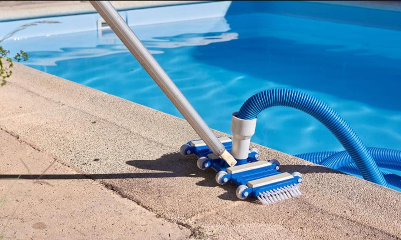 Entretien de piscine : fréquence et méthodes pour une eau toujours propre