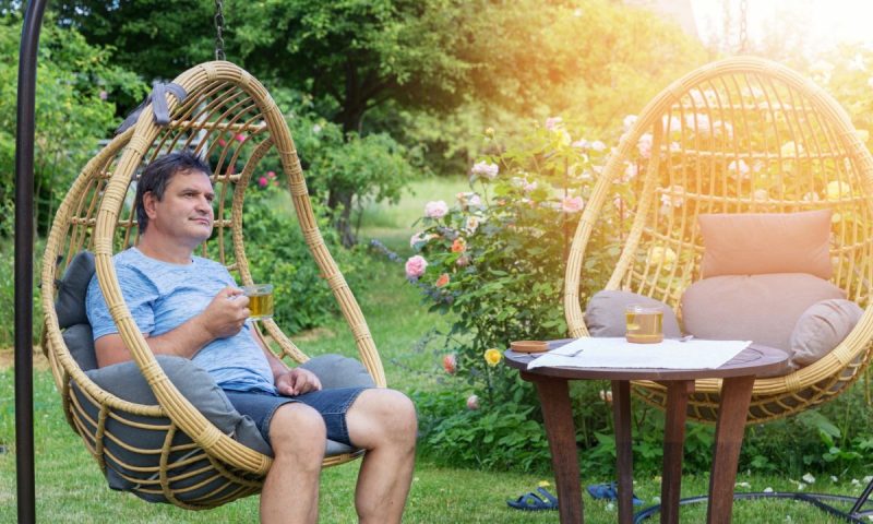 Les avantages de posséder un salon de jardin : Plus qu’un simple espace de détente !