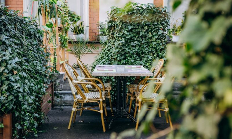 Optimiser l’espace d’une petite terrasse : astuces et conseils d’aménagement