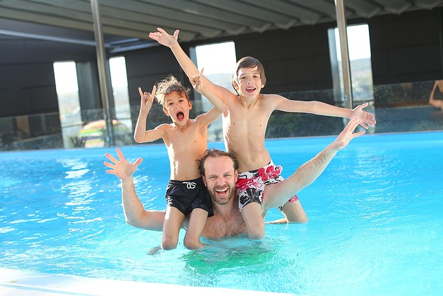 Comment rénover une piscine ancienne tout en respectant votre budget ?